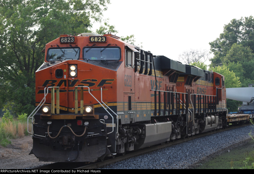 BNSF windmill blade train on the BNSF Beardstown Sub